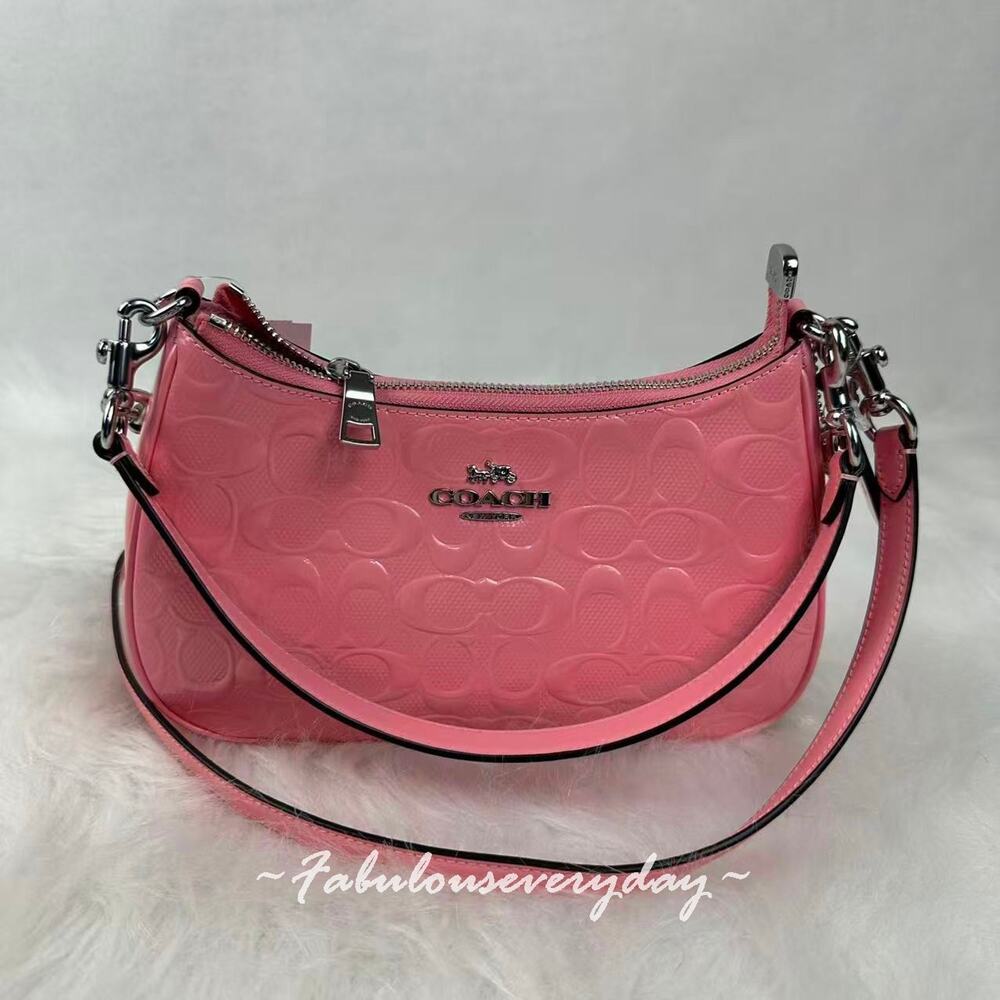 Coach Teri Shoulder Bag In Signature Leather With Heart Charm Sv/Pink CDA98 NWT